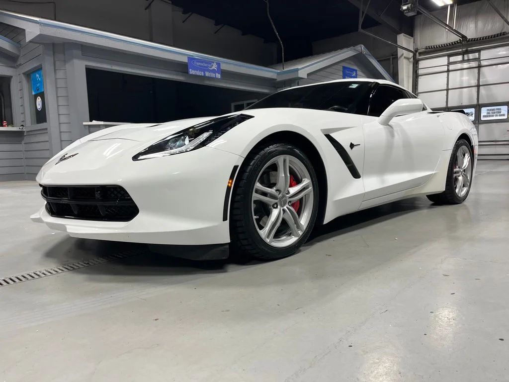 Used 2016 Arctic White Chevrolet Stingray image 3
