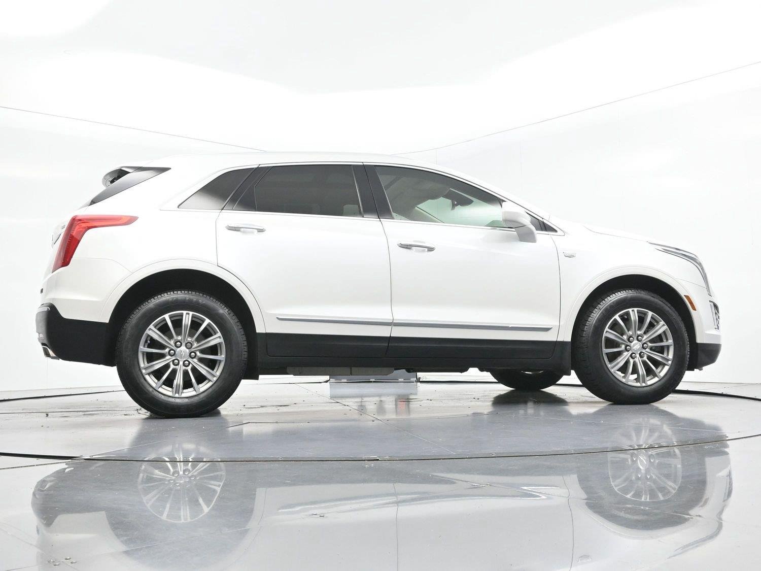 Used 2017 CRYSTAL WHITE TRICOAT Cadillac Luxury FWD image 57