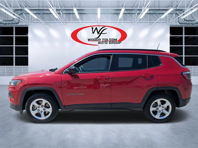 Used 2023 Red Jeep Latitude image 6