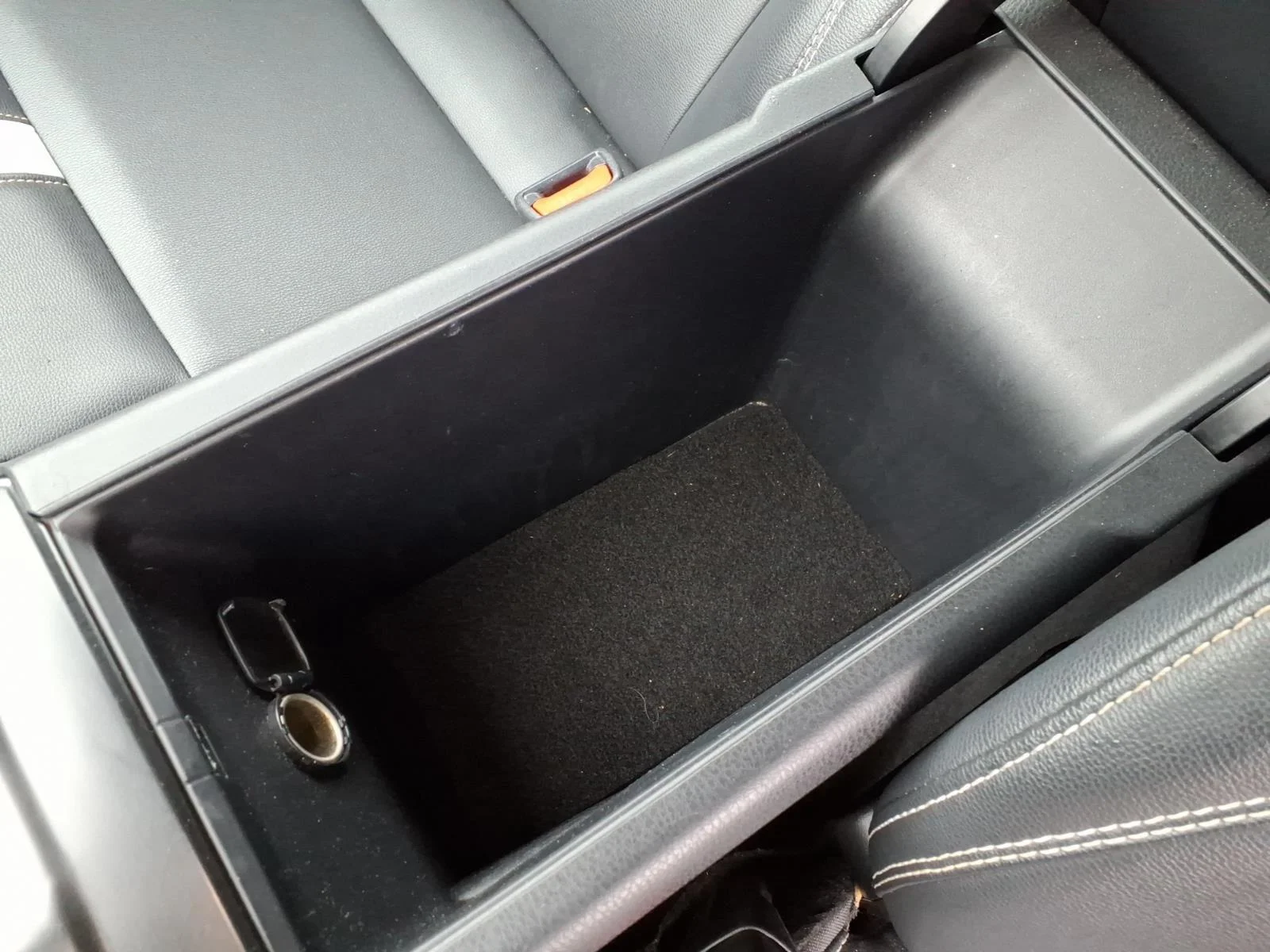 Used 2025  Toyota SE image 21