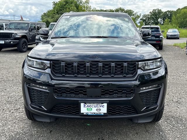 New 2026 Diamond Black Crystal Pearlcoat Jeep Limited image 6