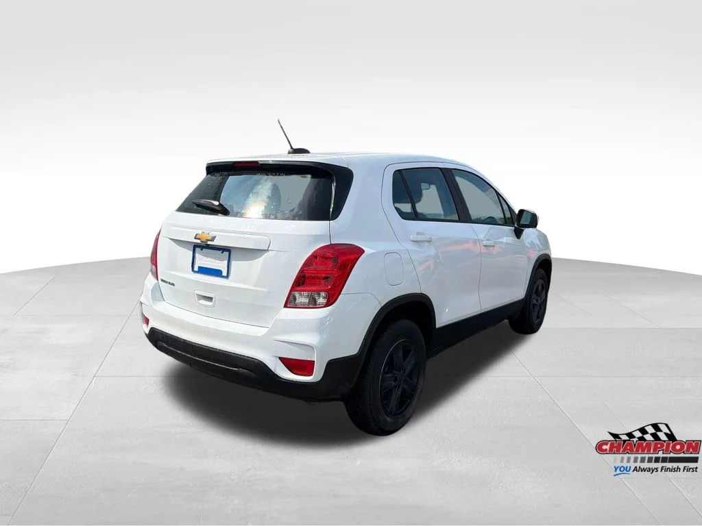 Used 2018 White Chevrolet LS image 5