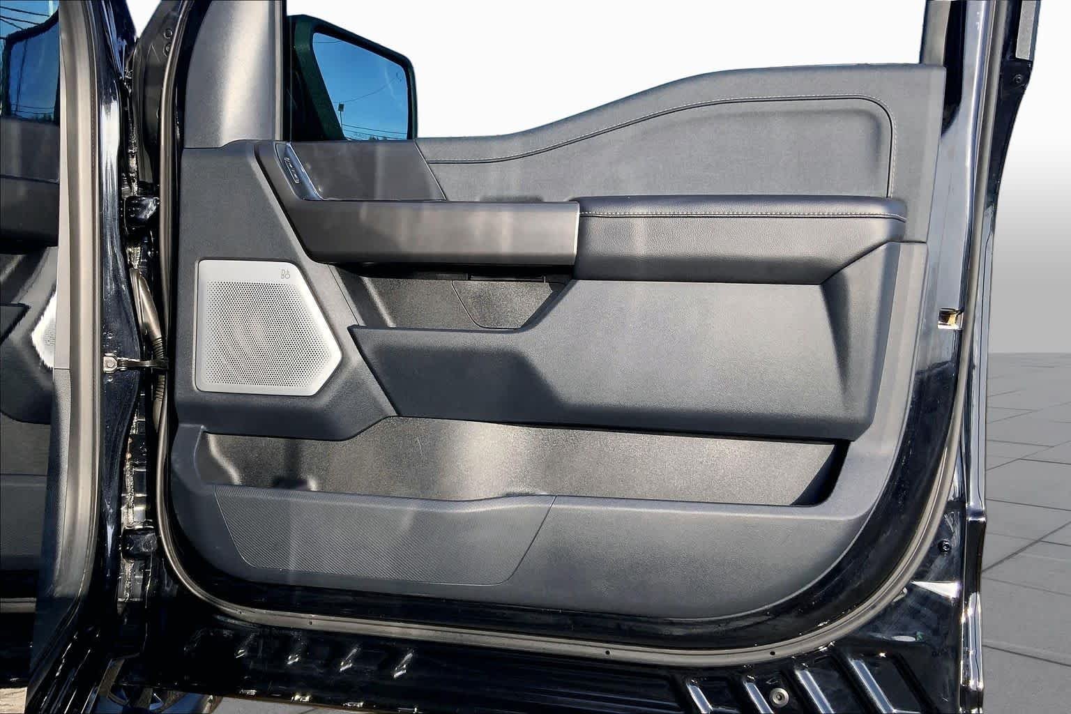 Used 2025 Agate Black Metallic Ford LARIAT image 21