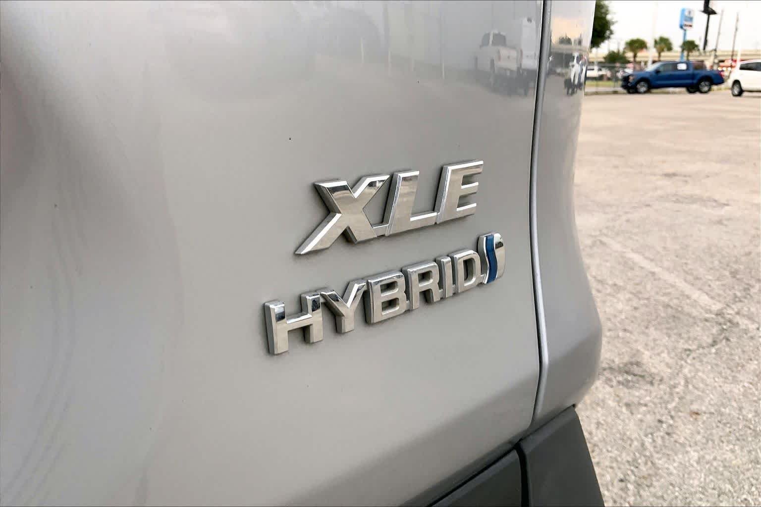 Used 2024 Silver Sky Metallic Toyota Hybrid XLE image 19