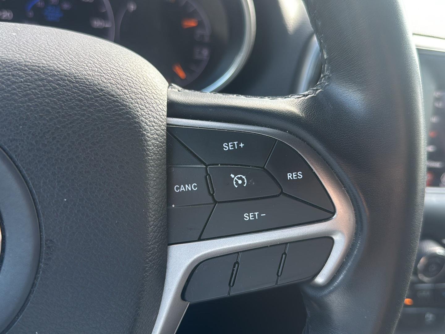 Used 2021 Diamond Black Crystal Pearlcoat Jeep Laredo E image 15