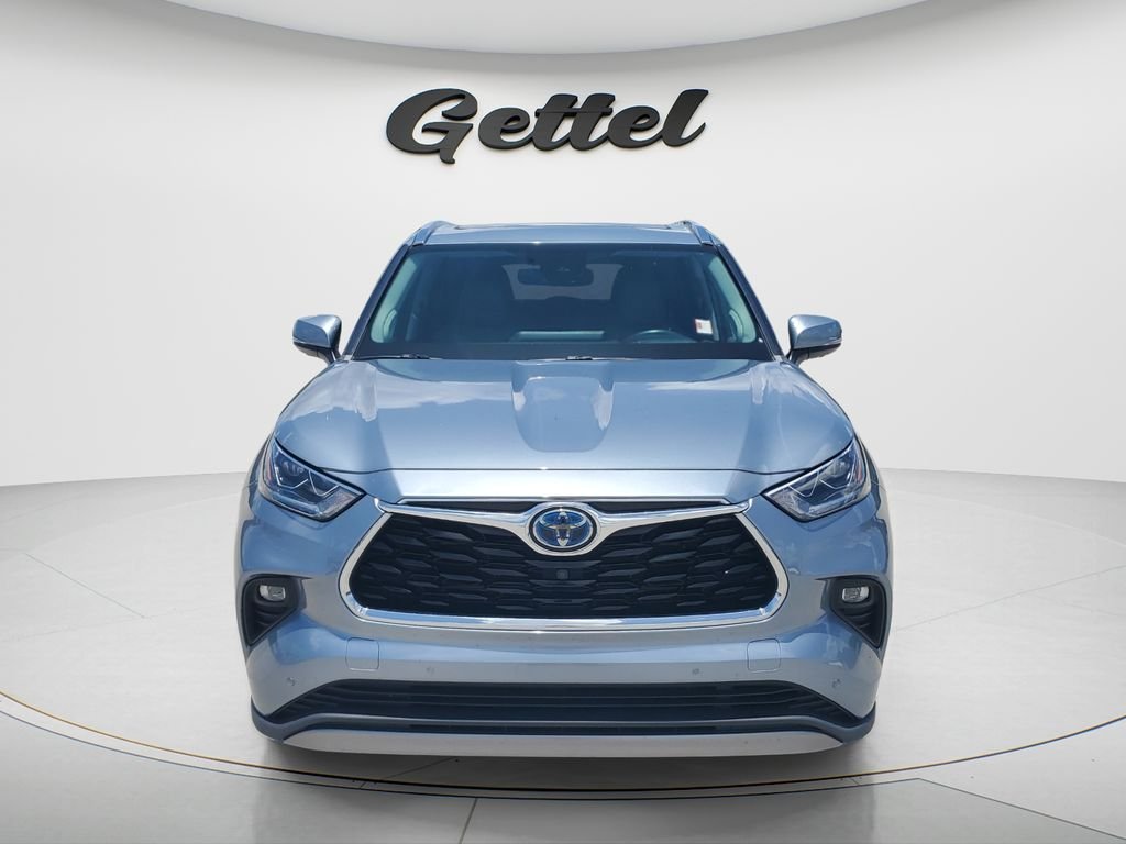 Used 2022  Toyota Platinum image 2