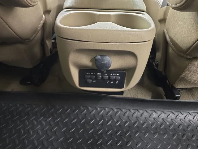 Used 2005 Black Clearcoat Ford Limited image 13