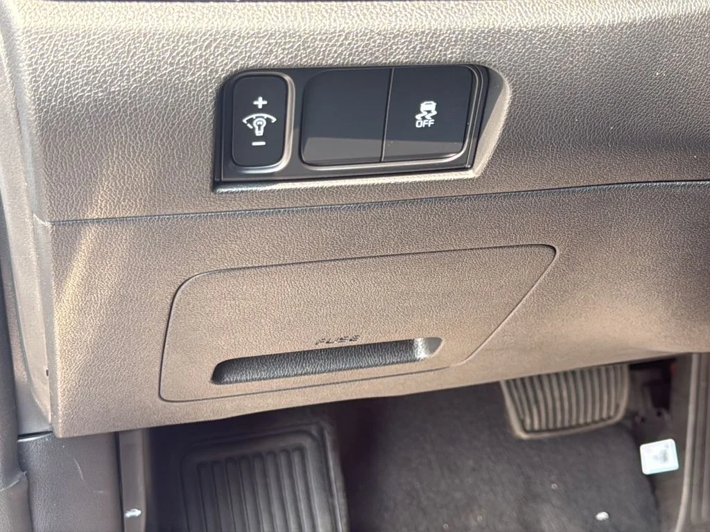 New 2026 Glacial White Pearl Kia LX image 28