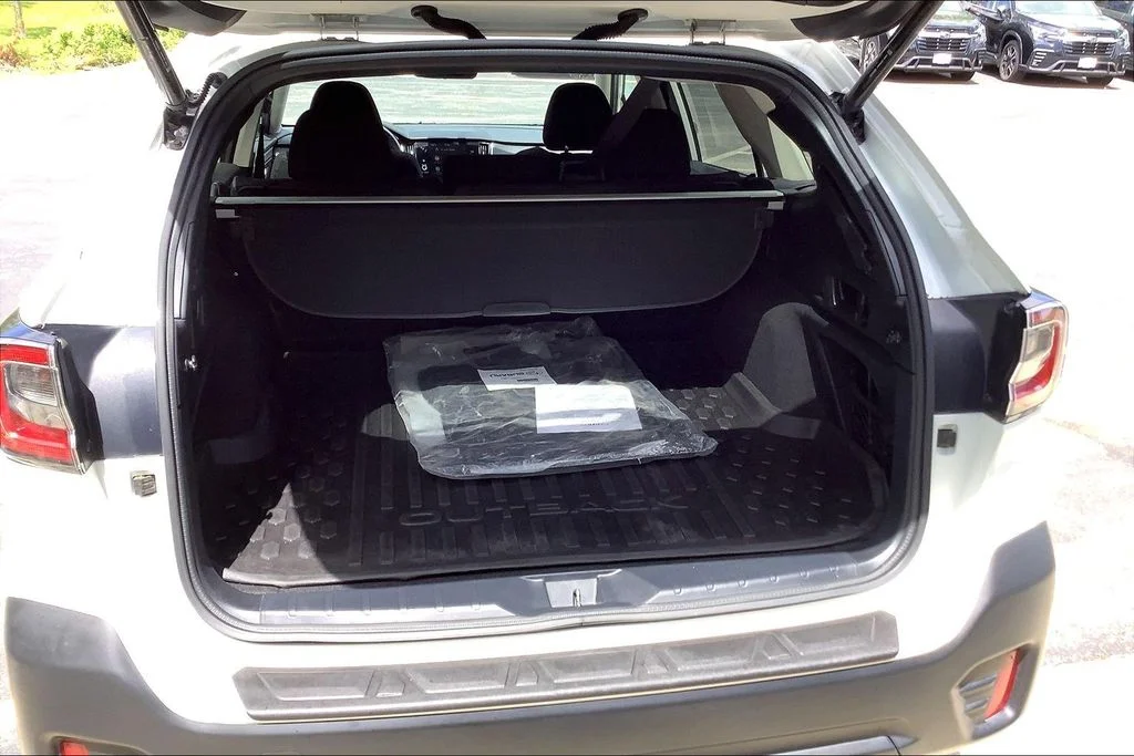Used 2020 White Subaru Premium image 31