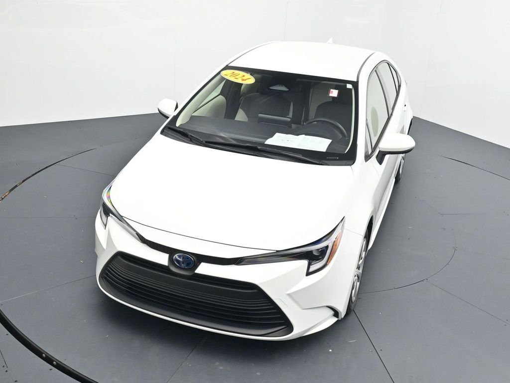 Used 2024 White Toyota LE image 29