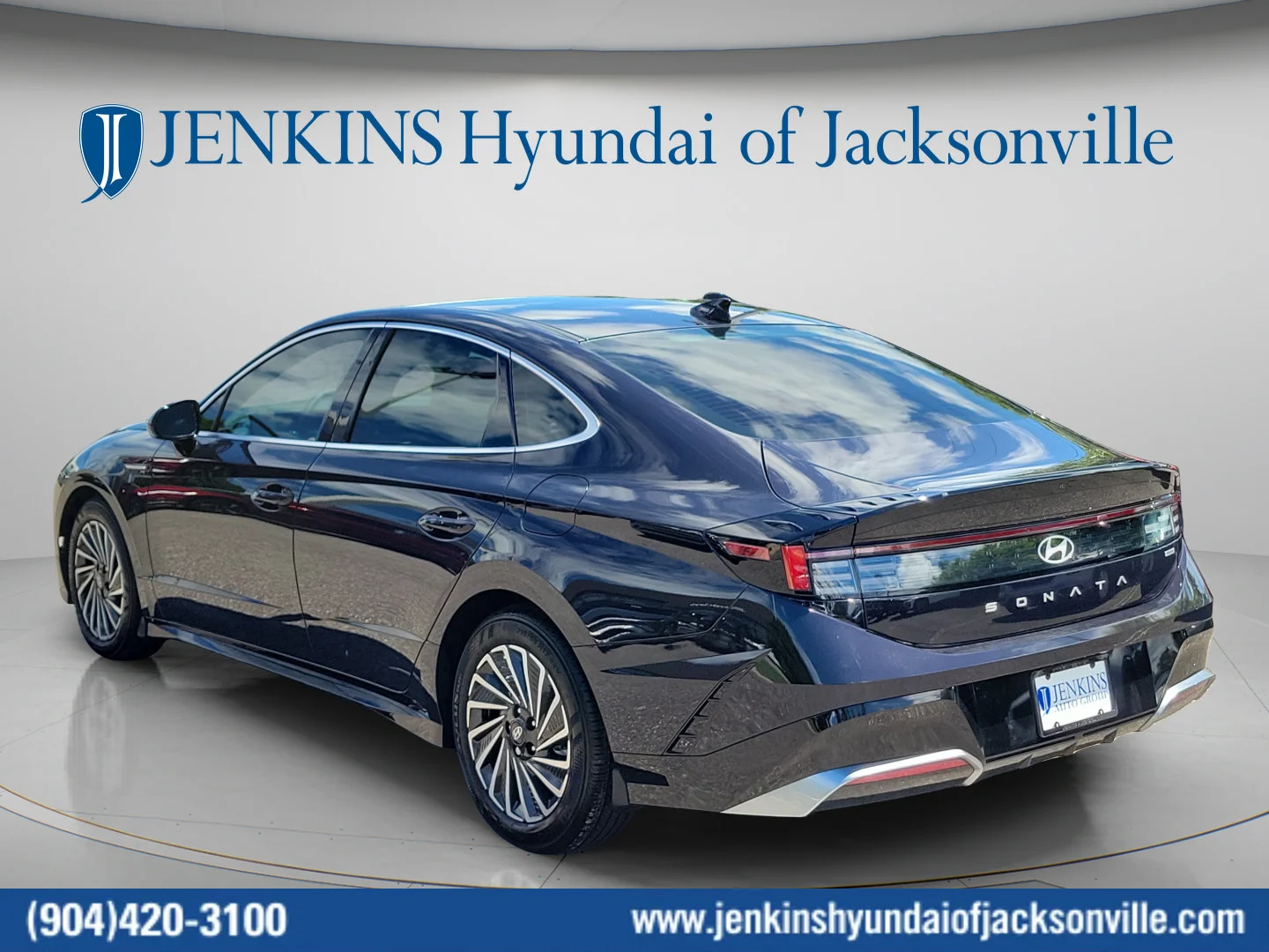Used 2025 Carbon Blue Hyundai SEL image 5