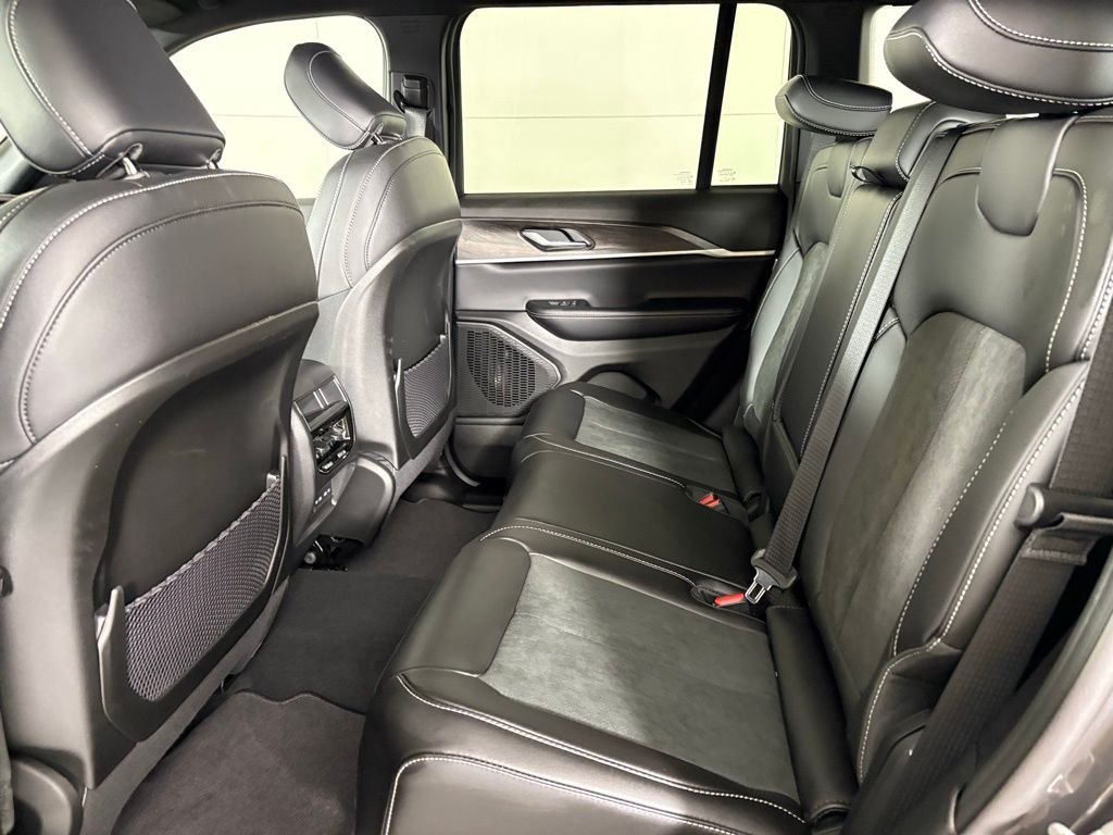New 2026 Baltic Gray Metallic Clear-Coat Exterior Paint Jeep Altitude image 37