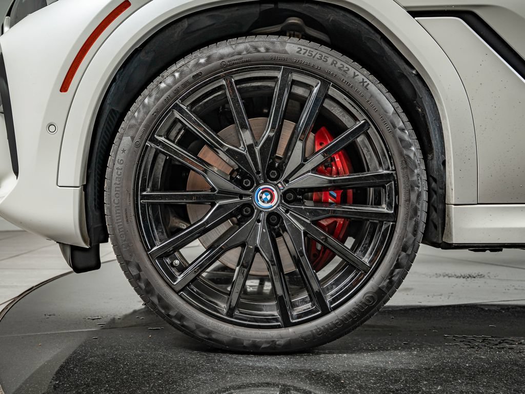 Used 2023 Frozen Brilliant White Metallic BMW M50i image 10
