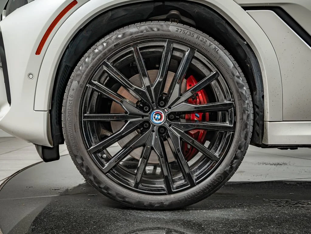 Used 2023 Frozen Brilliant White Metallic BMW M50i image 10