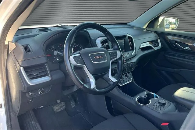 Used 2021 White GMC SLE image 16