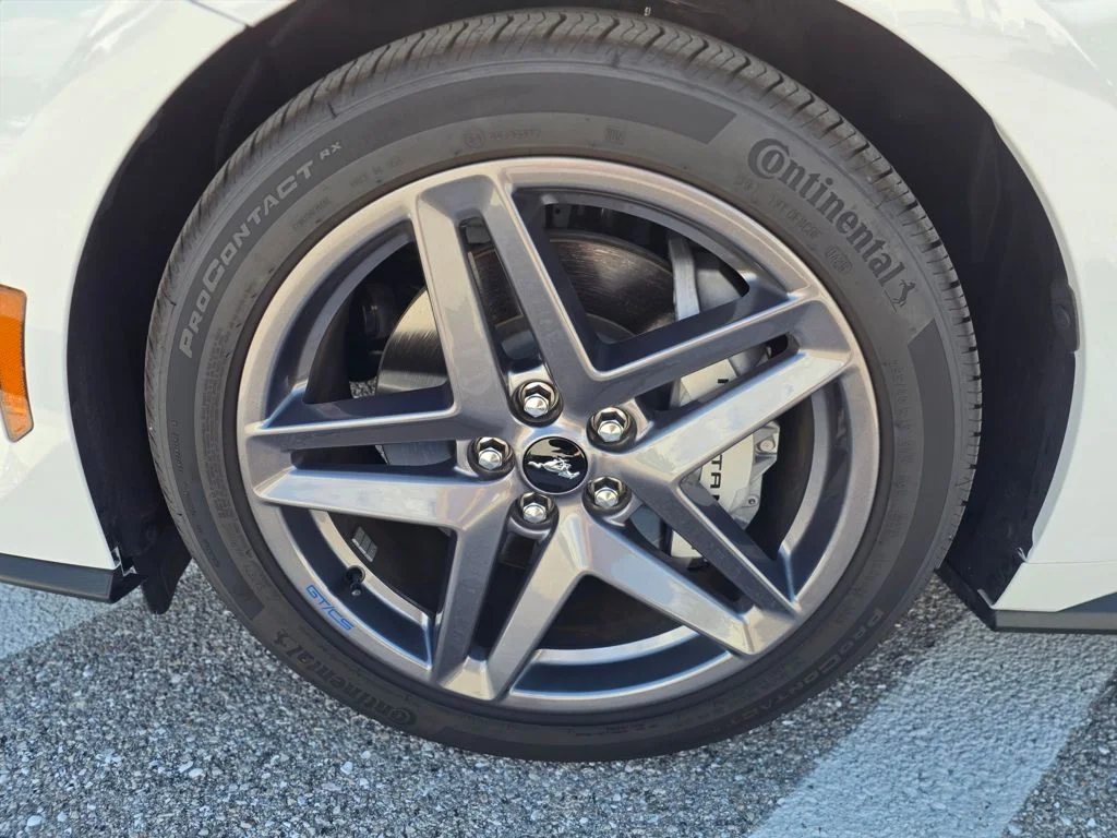 Used 2025 Oxford White Ford GT Premium image 9