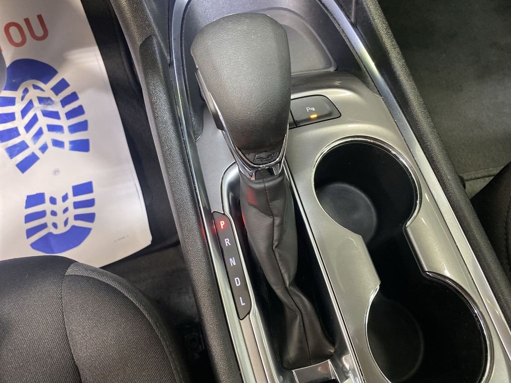 Used 2024 Lakeshore Blue Chevrolet LT image 21