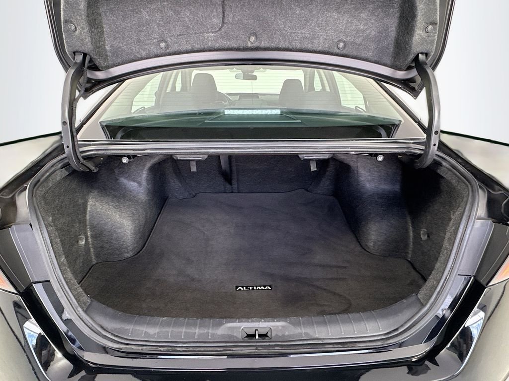 Used 2025 Super Black Clearcoat Nissan 2.5 SV image 29