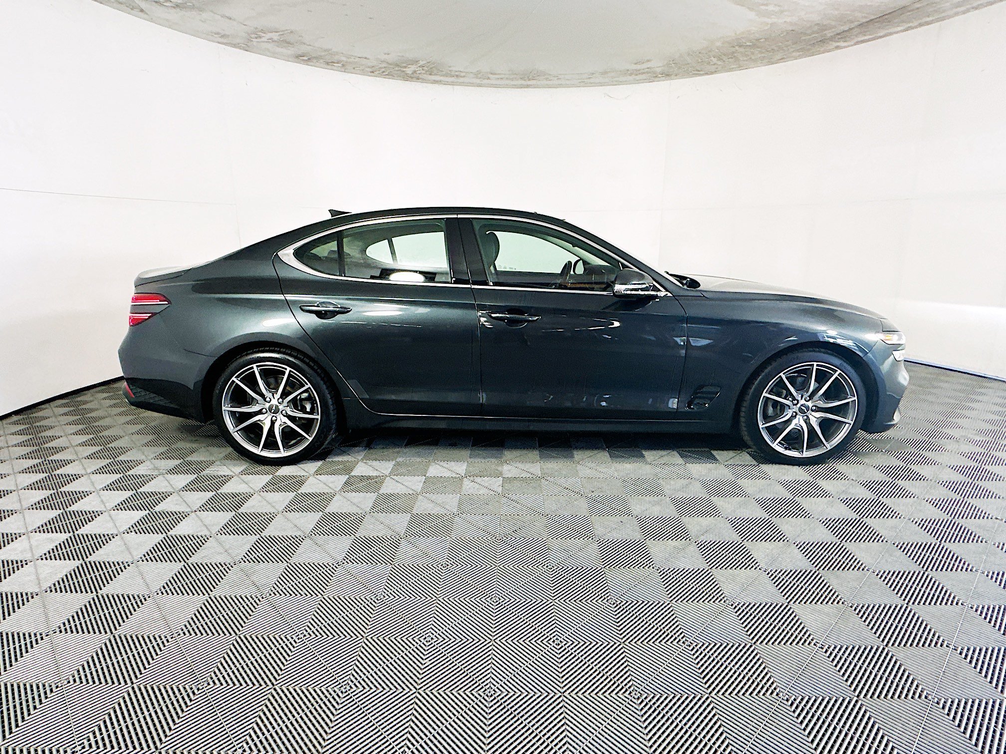 Used 2022 Black Forest Green Genesis 2.0T image 2