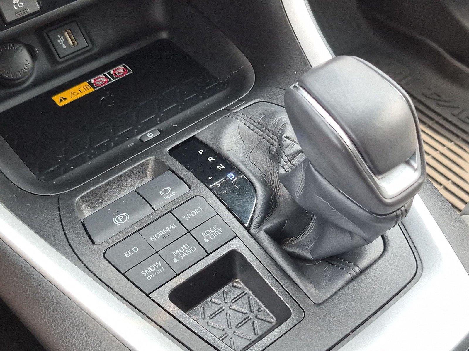 Used 2023 Wind Chill Pearl Toyota XLE Premium image 29