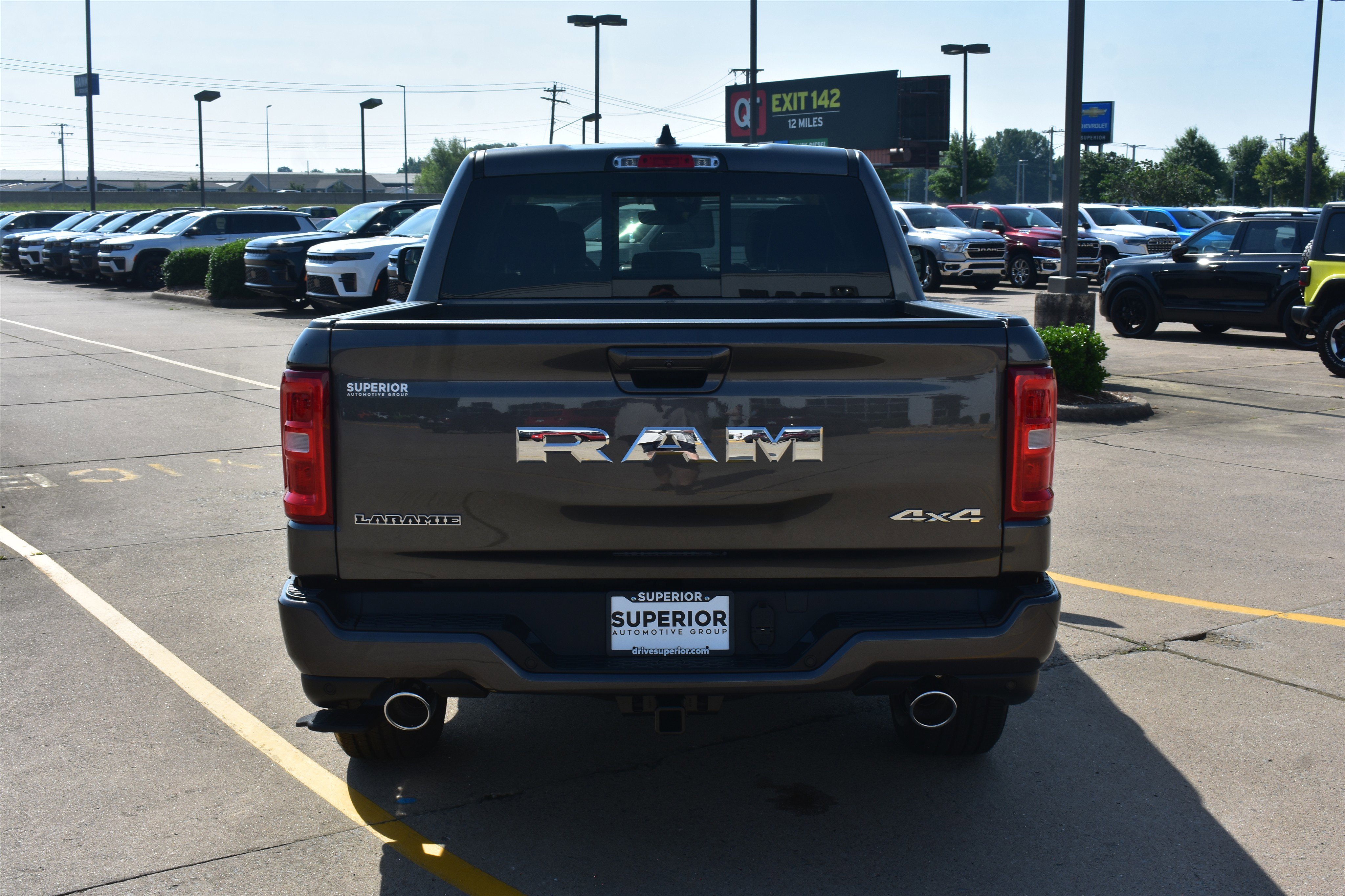 New 2026 Granite Crystal Metallic Clear-Coat Exterior Paint RAM Laramie image 6