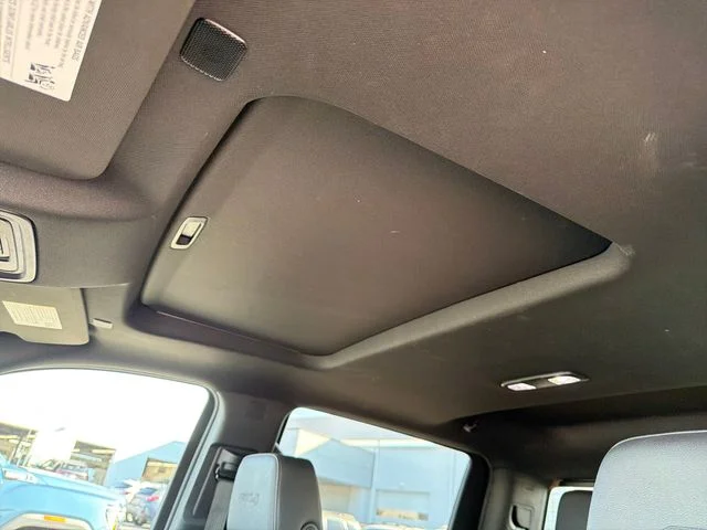 Used 2022 Silver GMC AT4 image 18