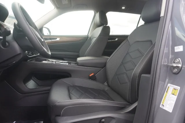 New 2026 Pure Gray Volkswagen 2.0T SE w/Technology image 18