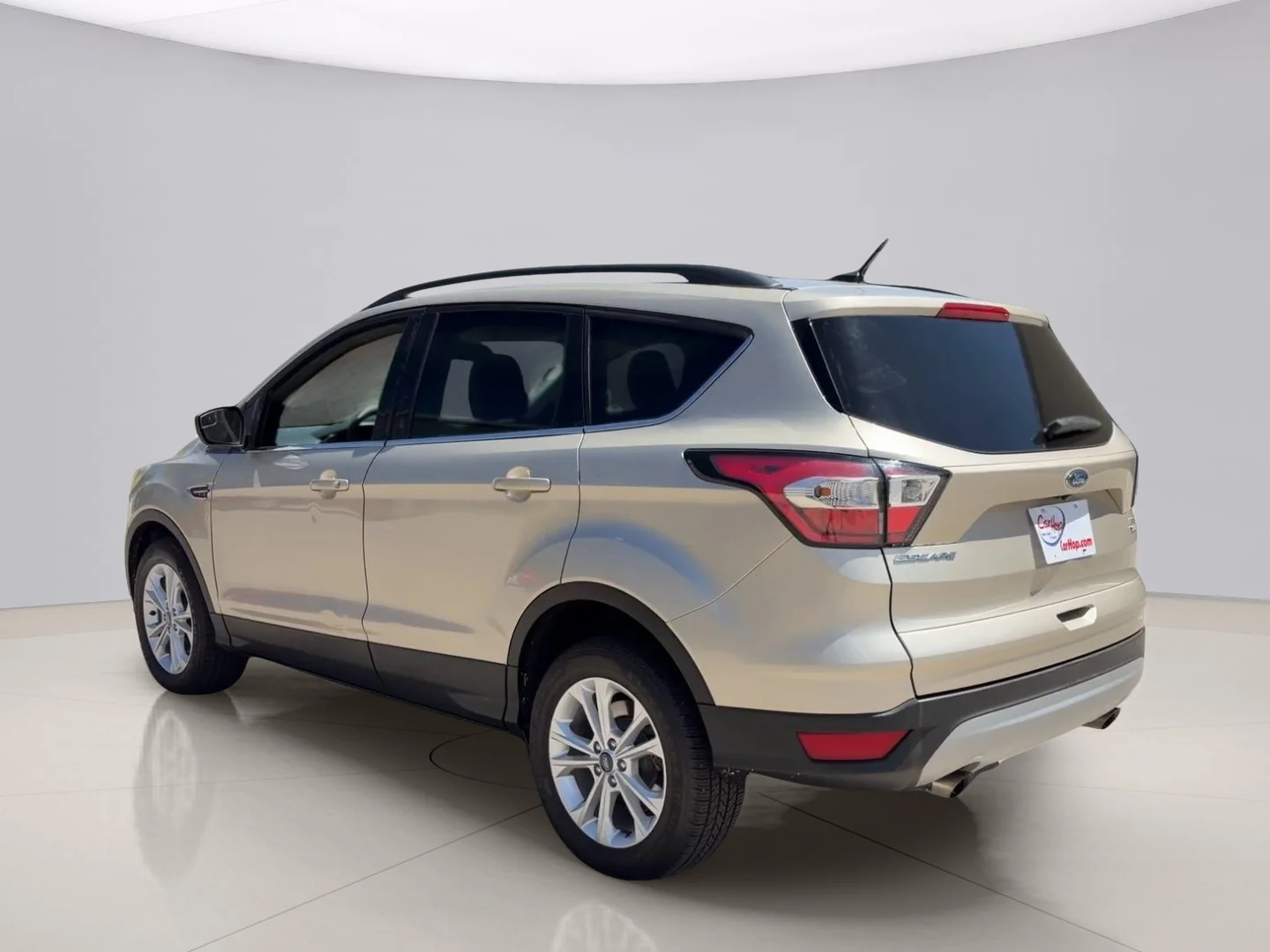 Used 2018 Gold Ford SE 4WD image 3