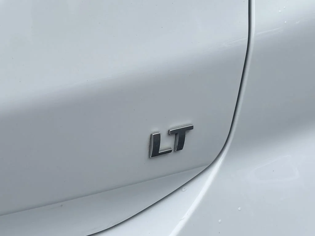Used 2022 Summit White Chevrolet LT image 12