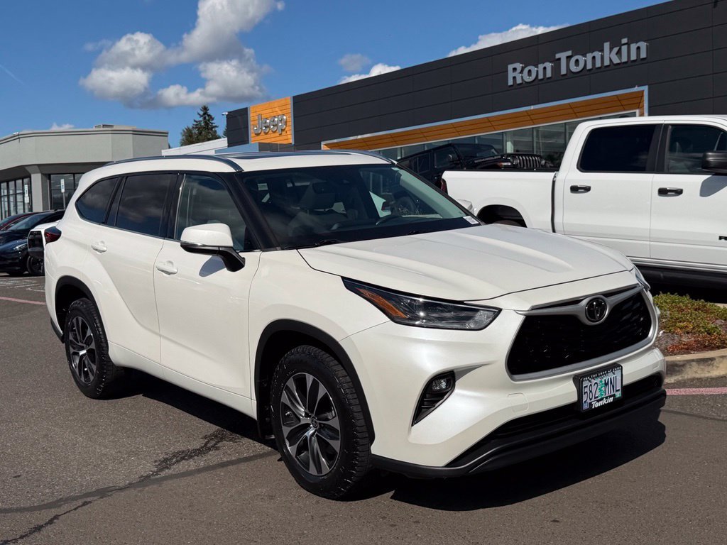 Used 2021 White Toyota XLE image 2