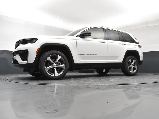 New 2026 Bright White Clear-Coat Exterior Paint Jeep Limited image 21
