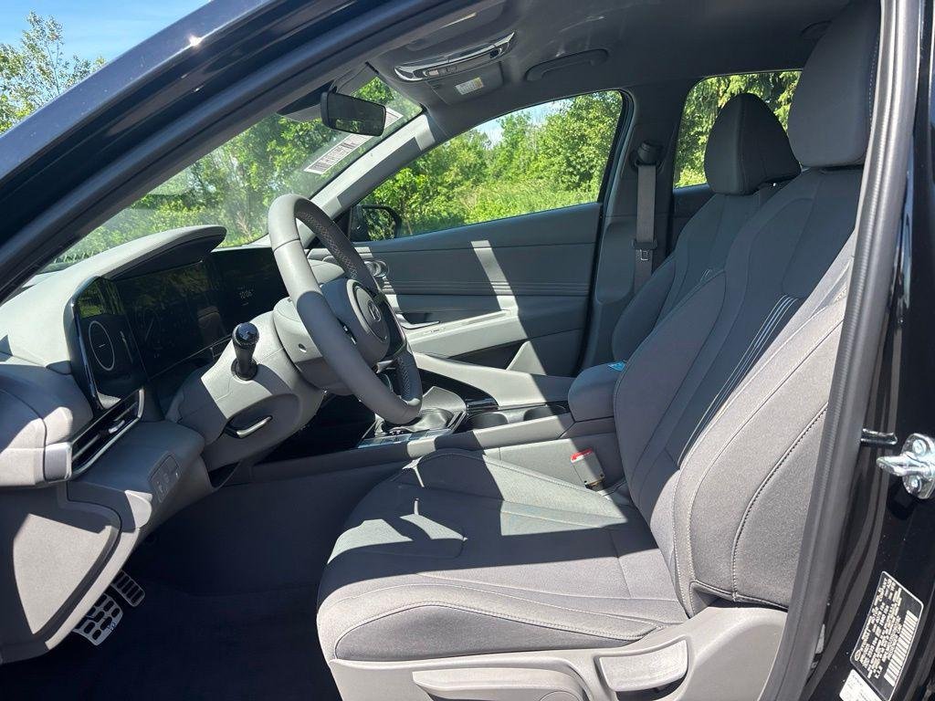 2025 Hyundai Elantra Blue - Photo 10