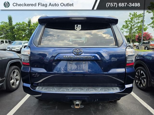 Used 2017 Nautical Blue Metallic Toyota SR5 image 5