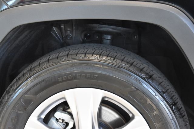 2025 Toyota RAV4 XLE - Photo 28
