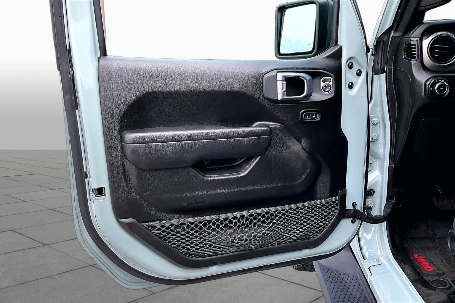 Used 2023 Earl Clearcoat Jeep Sport S image 22