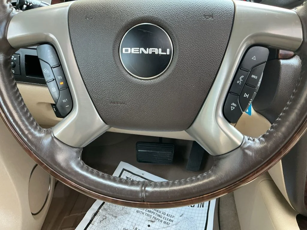 Used 2013 White GMC Denali image 19