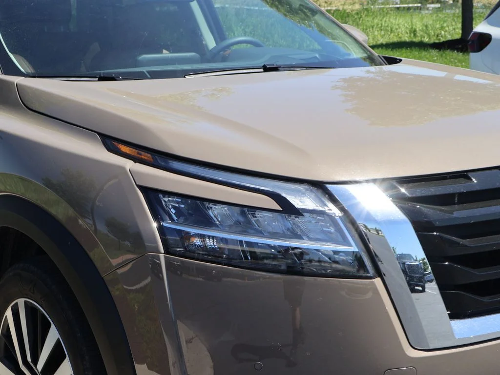 Used 2024 Beige Nissan Platinum image 6