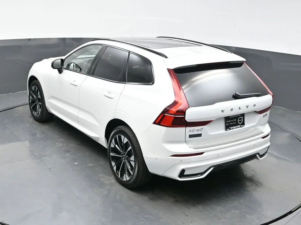 New 2026 Crystal White Volvo Plus image 27