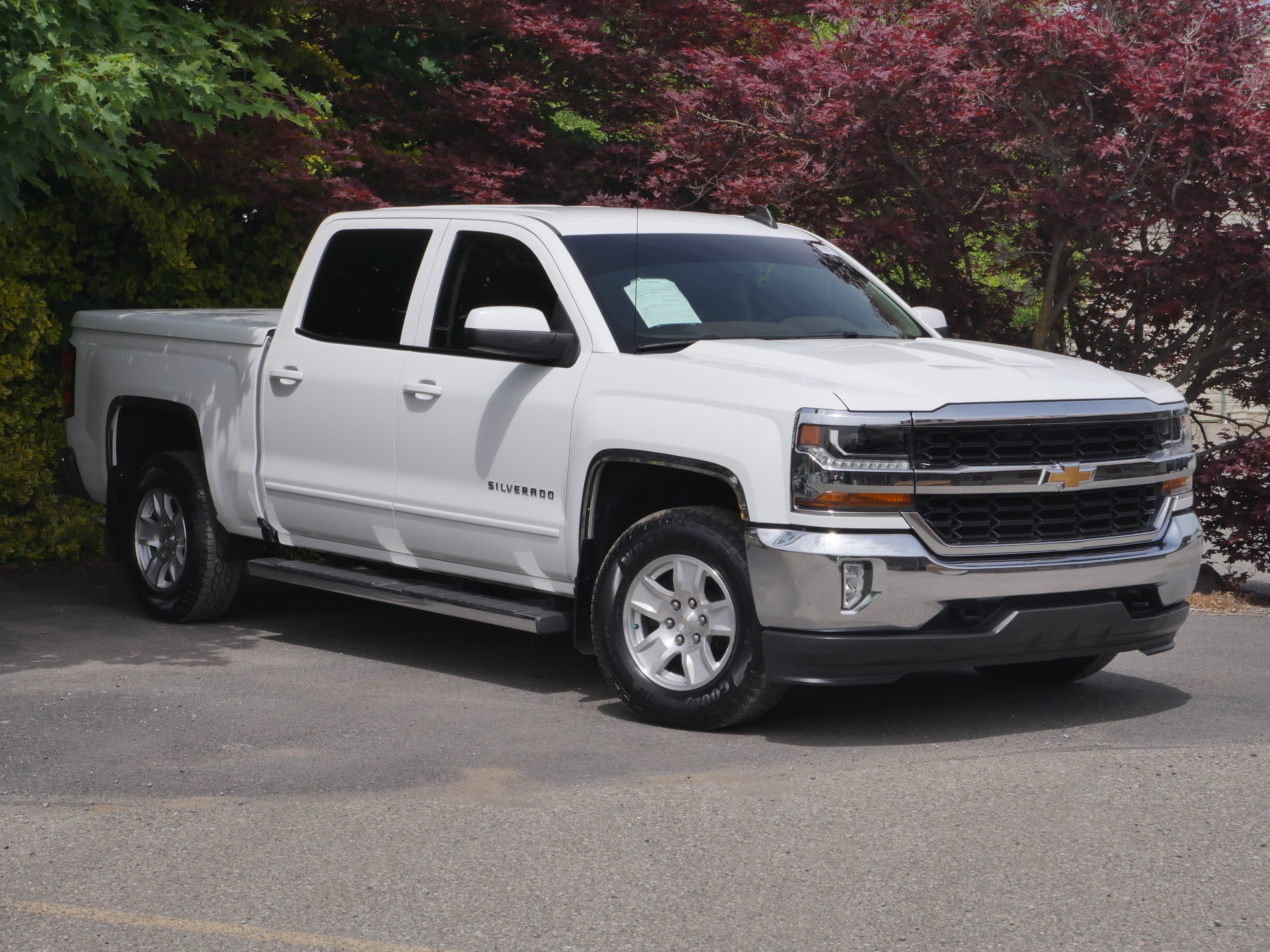 Used 2017 Summit White Chevrolet LT image 25