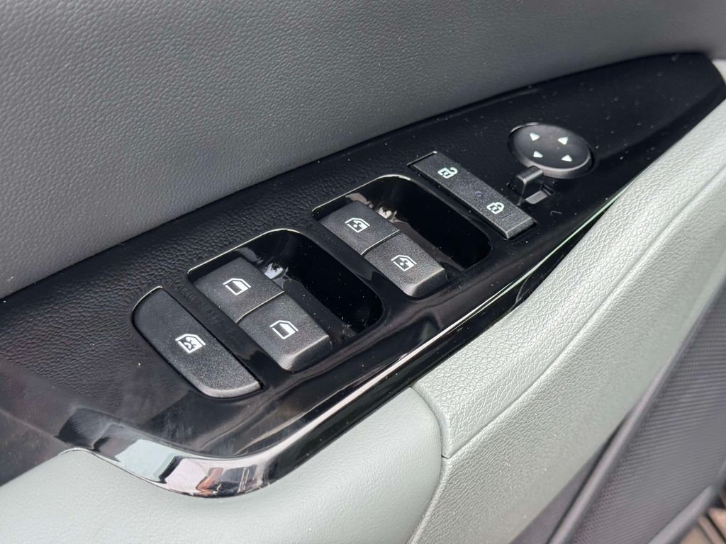 Used 2023 Black Kia X-Line image 15