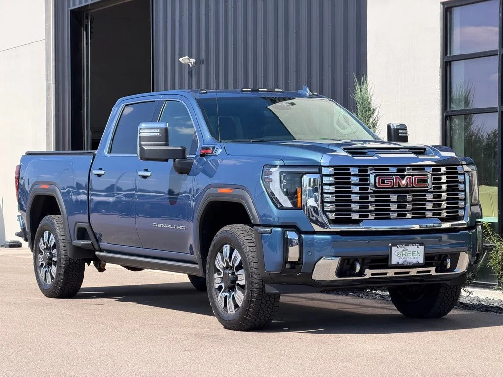 Used 2024 Blue GMC Denali image 4