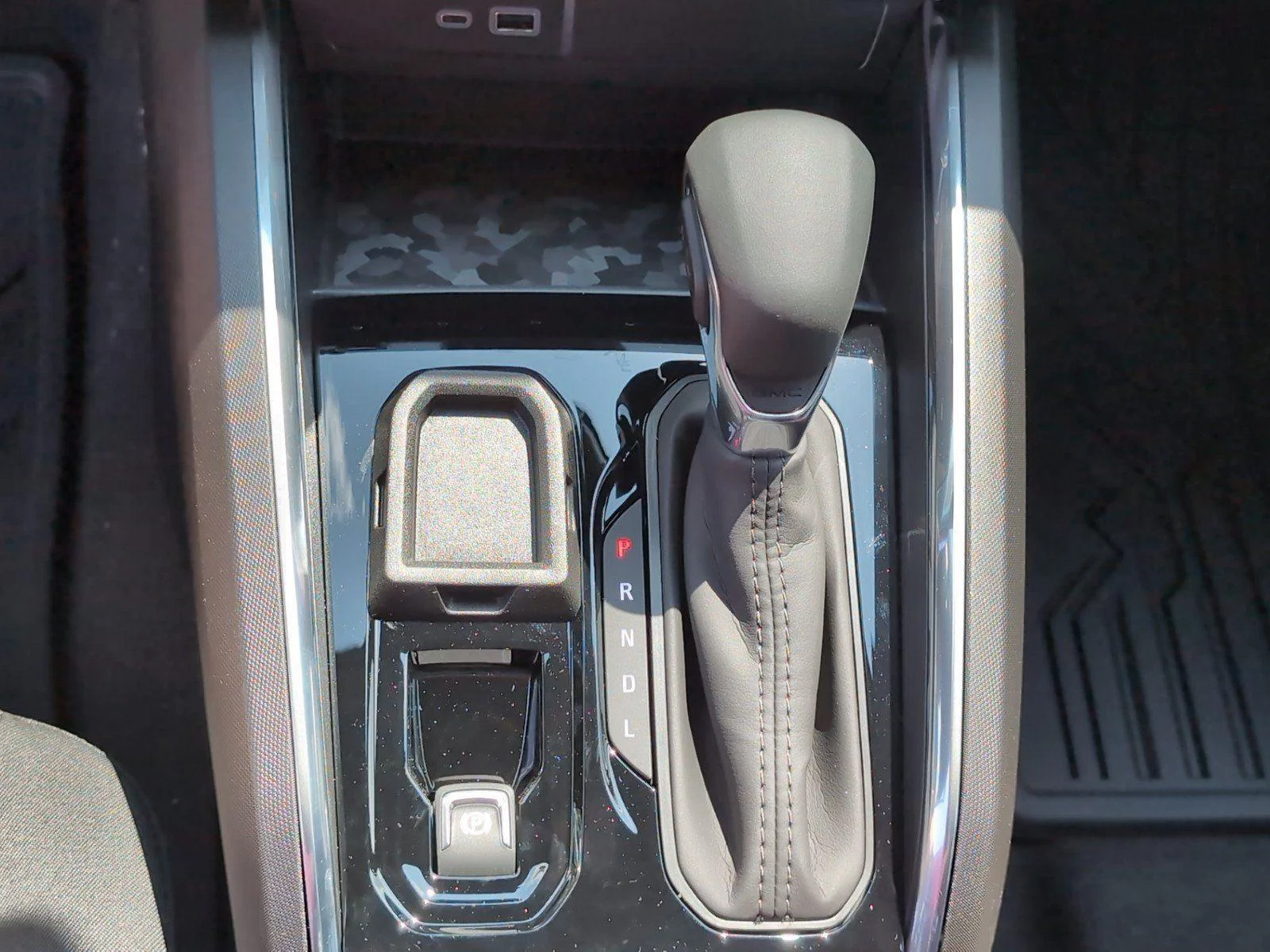 New 2026 Summit White GMC Elevation image 26