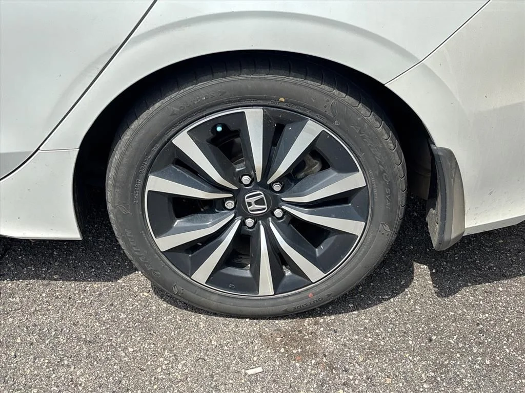 Used 2024 White Honda EX-L image 14