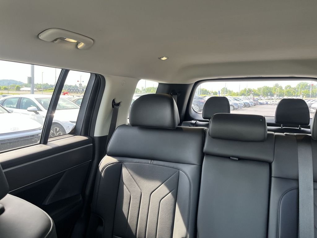 Used 2024 Black Hyundai SEL image 12