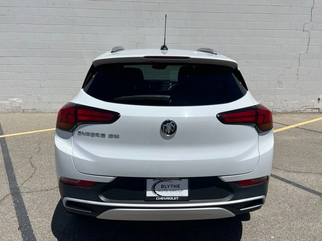 Used 2022 Summit White Buick Select image 4
