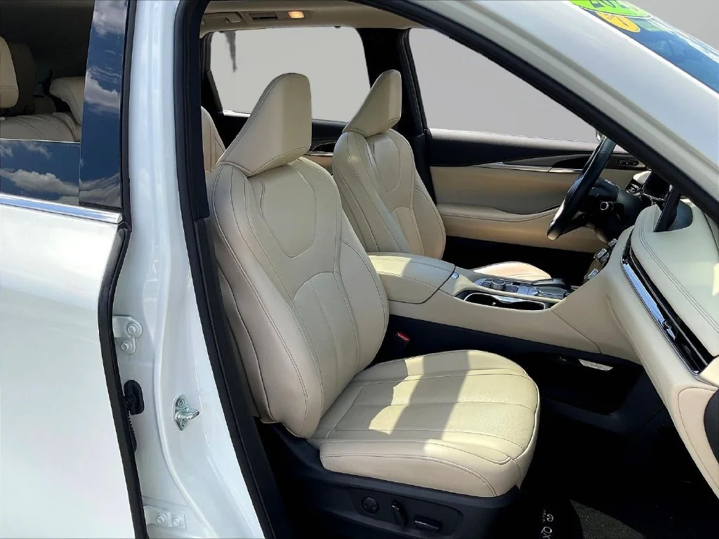 Used 2023 Majestic INFINITI LUXE image 31