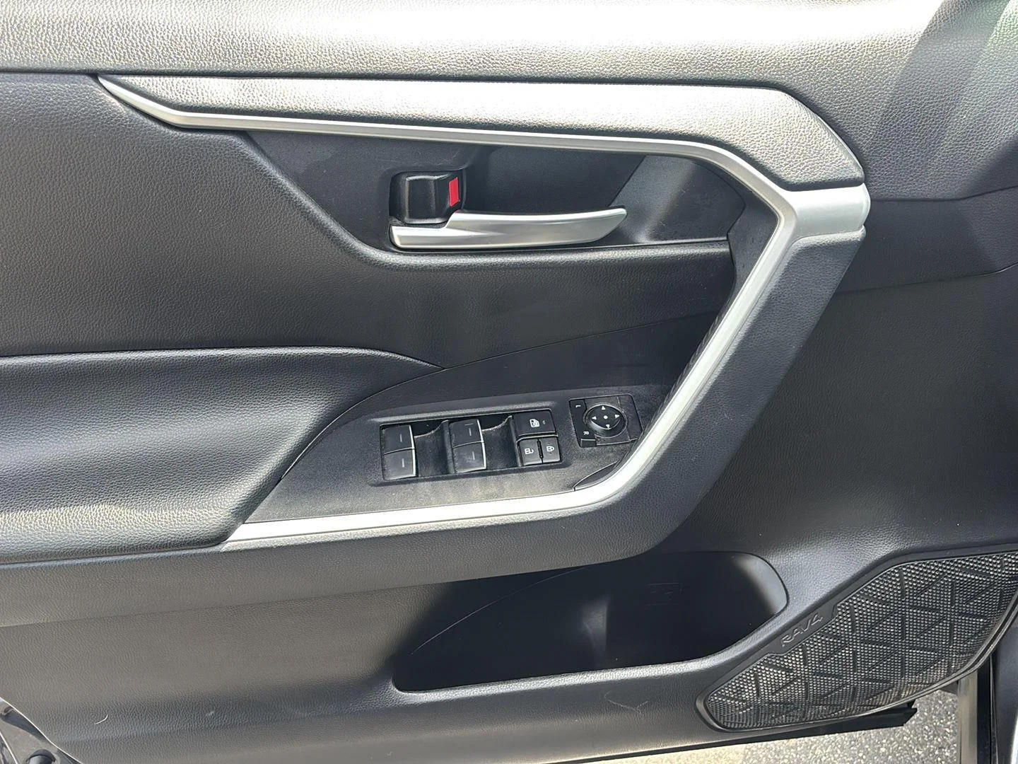 Certified Used 2025 Magnetic Gray Metallic TOYOTA  image 27