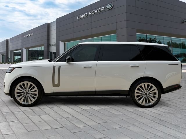 New 2026 Fuji White Land Rover SE image 2