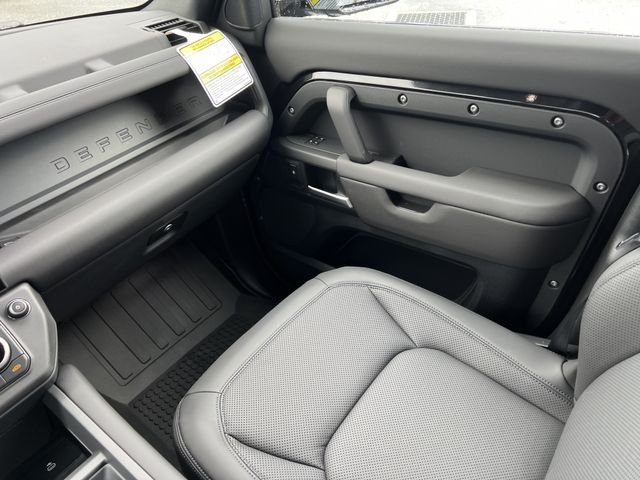 New 2026 Santorini Black Land Rover S image 18