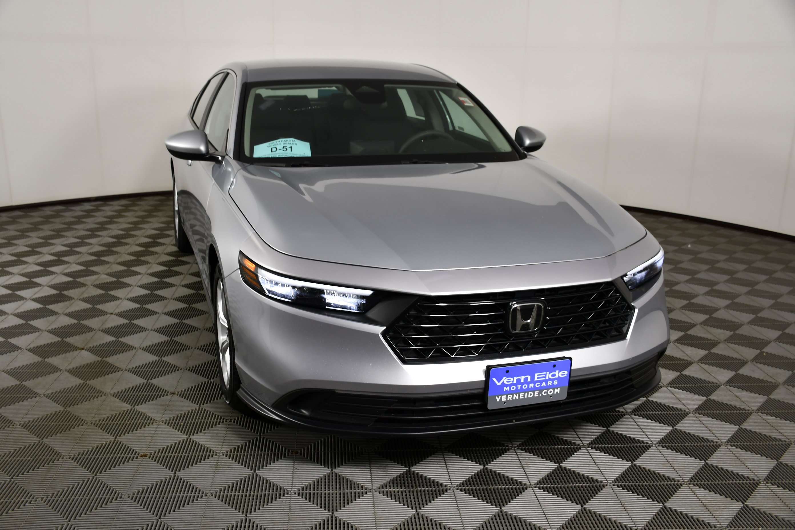Certified Used 2024 Solar Silver Metallic Honda LX image 3